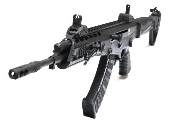 Nòng súng AK-Alfa có bộ hãm-bù khử phản lực đầu nòng kiểu mới, cho hiệu quả cao. Thiết bị này làm giảm đáng kể lực giật và văng nòng súng do luồng khí thải mạnh phụt ra đầu nòng, luồng khí này đi qua các khe trong bộ hãm và tạo ra xung lực ngược hướng với lực giật khi bắn.