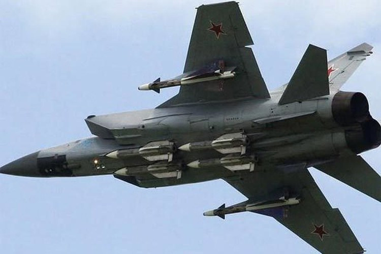 Khi so sánh khả năng chiến đấu trên không của MiG-31 và F-22, Phó Giám đốc thiết kế từ năm 1971 đến năm 1999 và là Giám đốc Trung tâm tư vấn Kỹ thuật tại Văn phòng Thiết kế Mikoyan, ông Valentin Stepanov lưu ý như sau.