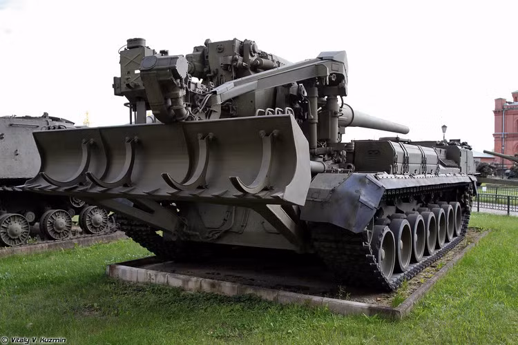 Tuy những loại pháo tự hành cỡ nòng lớn có uy lực cực mạnh nhưng chúng lại cơ động kém, tầm bắn ngắn và độ chính xác kém hơn rất nhiều so với việc dùng tên lửa, chính vì vậy các cường quốc không ưu tiên phát triển loại vũ khí này.