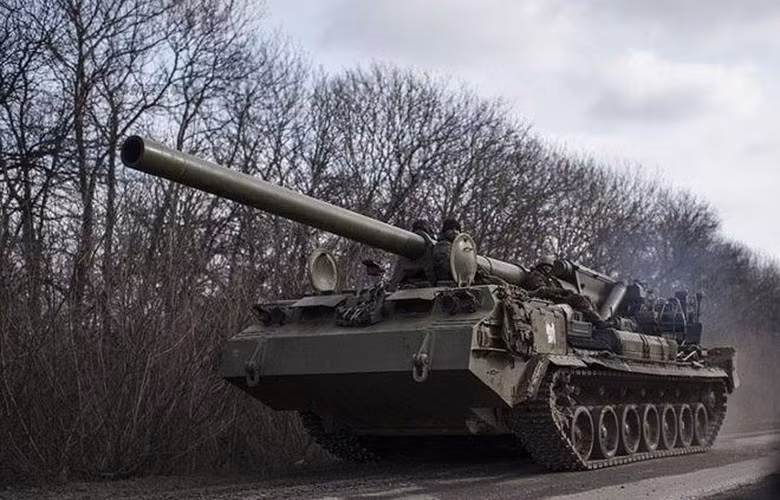 Xe được trang bị động cơ diesel 750 mã lực cho xe đạt tốc độ 51km/h, tầm hoạt động 500km.