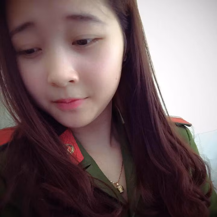 Ngoài đời An Na là một cô nàng rất vui vẻ, hòa đồng. Do tuổi còn khá trẻ nên dù là một nữ cảnh sát nhưng thỉnh thoảng An Na vẫn có những khoảnh khắc khá dễ thương, trẻ con. Ảnh trong bài: Facebook nhân vật.