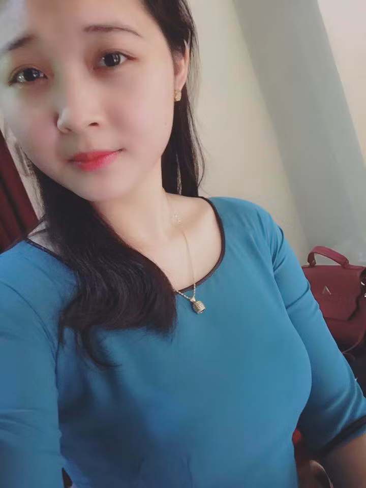 Ngoài sở thích tham gia các chương trình văn nghệ, các hoạt động của cơ quan, đoàn thể và chụp ảnh nghệ thuật, nữ cảnh sát 9X An Na không muốn chia sẻ quá nhiều về bản thân do lo ngại có thể công việc sẽ bị ảnh hưởng. Không đến mức phải "trốn" biệt tăm, khóa cả Facebook như một nữ CSGT tên Ngọc Anh ở Yên Bái mới đây, An Na luôn cố gắng tìm ra cách ứng xử hợp lý trong trường hợp có quá nhiều người hỏi thăm, xin làm quen với mình.