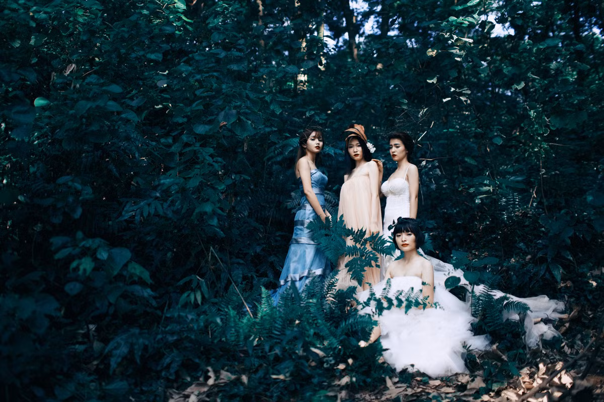 Nói về bộ ảnh đặc biệt này, nhiếp ảnh gia Hải Lê Cao - tác giả bộ ảnh chia sẻ: "Không chỉ ghi lại khoảnh khắc hạnh phúc của các cặp đôi, được làm việc cùng các cô dâu đơn thân cũng là một trải nghiệm thú vị đối với tôi".