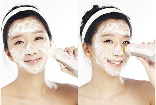 Đầu tiên khi mới dùng máy rửa mặt thì bạn chỉ nên dùng 2 lần 1 tuần. Sau đó 3 lần 1 tuần. Không nhất thiết phải dùng hàng ngày nếu bạn không có như cầu trang điểm đậm và cần tẩy trang nhiều đến thế.