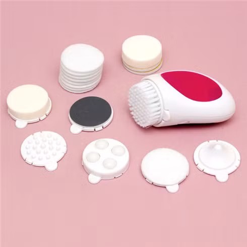 Vệ sinh máy rửa mặt sau khi dùng. Sau khi tẩy trang và rửa sạch với sữa rửa mặt xong, bạn nhớ dùng dầu gội trẻ em để giặt sạch phần cọ trên máy rửa mặt, đảm bảo dầu tẩy trang và cặn trang điểm không còn bám lại trên lông cọ. Bạn cũng nhớ tuyệt đối không bao giờ được đổ trực tiếp dầu tẩy trang lên máy rửa mặt để tránh dầu chảy vào gốc lông cọ rửa mặt, ảnh hưởng tới chất lượng của cọ.