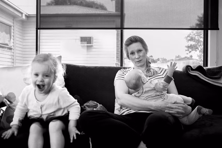 Sẽ không ít lần mẹ phải chịu đau đớn vì tắc tia sữa, vì thiếu sữa, vì con cắn ti mẹ, vì viêm tuyến sữa... nhưng chẳng hề gì.