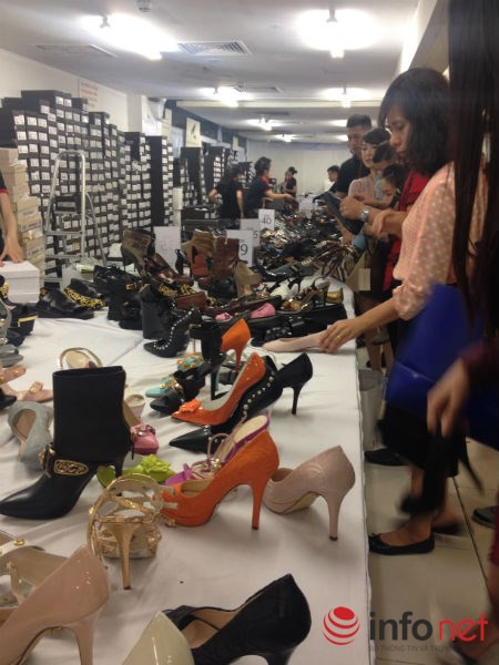 Theo đơn vị tổ chức tất cả hàng hóa đều là hàng thật chính hãng 100% và mức giá giảm thật sự so với giá niêm yết tại cửa hàng.