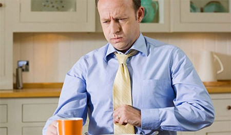 Những người có thể mắc ung thư trực tràng thuộc diện ít tập luyện thể dục. Thậm chí ngồi một chỗ quá nhiều, lười vận động. Khi ngồi một chỗ như vậy sẽ ảnh hưởng rất lớn đến phần hông và phần phụ. Khi ít vận động, cơ thể bị trì trệ, các cơ quan hoạt động kém đi khó đào thải các chất độc hại ra khỏi cơ thể .Người hút thuốc lá cũng có nguy cơ cao mắc căn bệnh này.