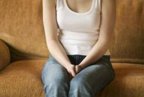 Phòng ngừa bệnh lây truyền qua đường tình dục là nguyên tắc phòng ngừa vô sinh hàng đầu cho phụ nữ hiện đại. Ước tính có khoảng 1/4 đối tượng có vấn đề về khả năng sinh sản là do ảnh hưởng của các bệnh lây truyền qua đường tình dục (STDs). Ví dụ, khuẩn Chlamydia có thể gây ung thư buồng trứng nếu không được chẩn đoán và điều trị sớm.