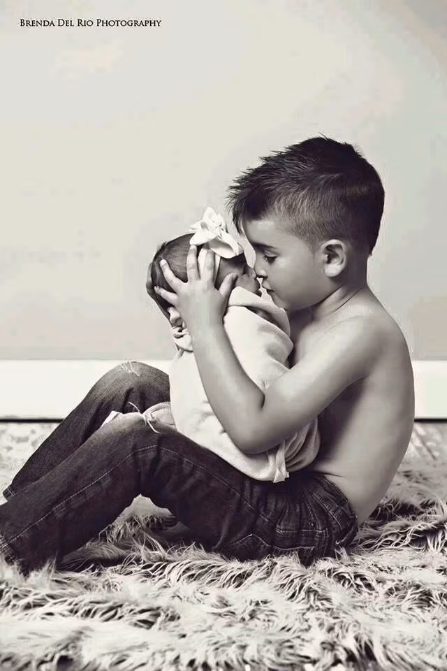 Những gia đình đông con sẽ luôn rất ồn ào, bừa bộn và đôi lúc là "náo loạn", nhưng lại tràn đầy hạnh phúc vì cách chia sẻ tình cảm anh chị em trong nhà.