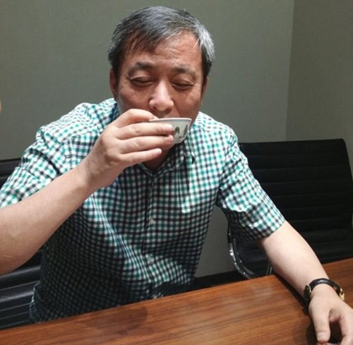 Ông Lưu từng bỏ ra hàng trăm tỷ chỉ để mua một chiếc chén uống trà "xem nó như thế nào".