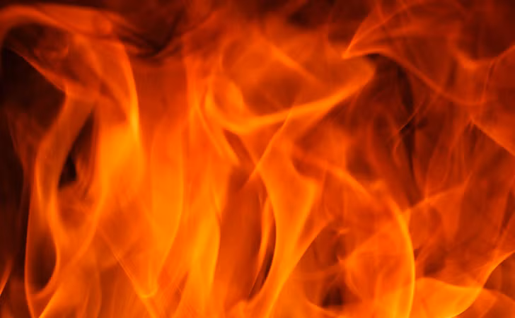 Ợ nóng. Đây là một trong những rắc rối về đường tiêu hóa liên quan đến chế độ ăn uống quá nhiều chất béo, cay nóng làm mất cân bằng lượng axit trong dạ dày. Nếu ợ nóng đi kèm các triệu chứng buồn nôn, khó tiêu kéo dài hì bạn nên đến gặp bác sĩ sớm để tham khảo ý kiến. Bởi đây cũng là triệu chứng khá phổ biến của căn bệnh ung thư buồng trứng.