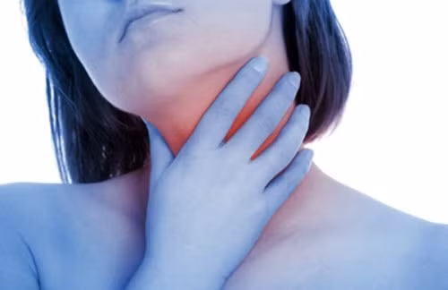 Thời tiết chuyển mùa lạnh, bạn thường hay bị viêm họng, ho có đờm. Trong trường hợp này, hãy áp dụng những mẹo dân gian chữa viêm họng dưới đây.