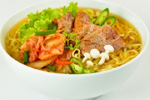 Cách ăn mì tôm không gây hại cho sức khỏe Cach an mi tom khong gay hai cho suc khoe