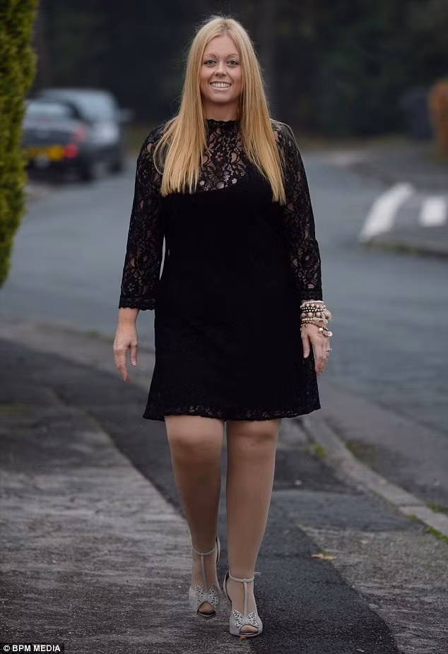 Cô Faye sải chân bước tự tin sau khi hút 12 lít mỡ thừa ra khỏi chân.