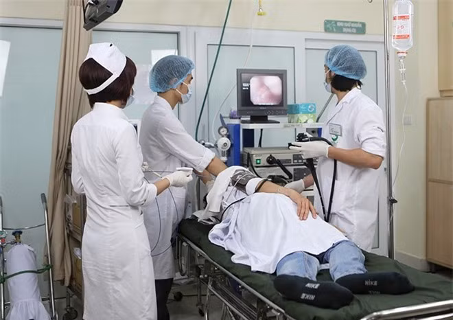 Tại Việt Nam hàng năm có 8.768 ca mới mắc. Ở nam giới, ung thư trực tràng là ung thư thường gặp, đứng hàng thứ 4 sau ung thư phổi, gan và dạ dày. Trong đó, người bị viêm loét đại tràng lâu ngày hoặc chế độ ăn uống hàng ngày nhiều chất béo và ít chất xơ là những đối tượng có nguy cơ mắc ung thư trực tràng nhất.