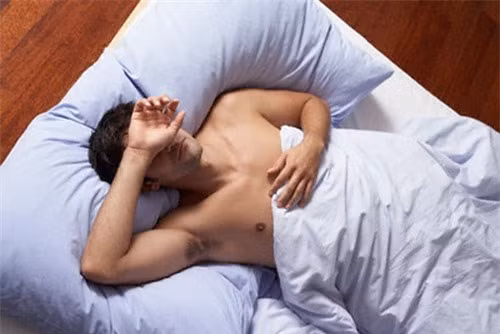 Đối với nam giới sau phẫu thuật có thể bị rối loạn về tình dục, đặc biệt là liệt dương. Trường hợp khác bị xuất tinh ngược chiều vào bàng quang. Người bệnh muốn có con phải gửi tinh trùng vào ngân hàng trước khi mổ.