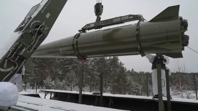 Việc duy trì hiệu quả răn đe đối với các nước tiền tuyến của NATO cũng là biện pháp tốt nhất để Nga tự bảo vệ mình. Ý nghĩa chiến lược của việc triển khai tên lửa Iskandar ở khu vực Kaliningrad là điều không thể bàn cãi; đó thực sự là "chiếc đinh" mà Nga đóng vào "sau lưng" các quốc gia NATO.