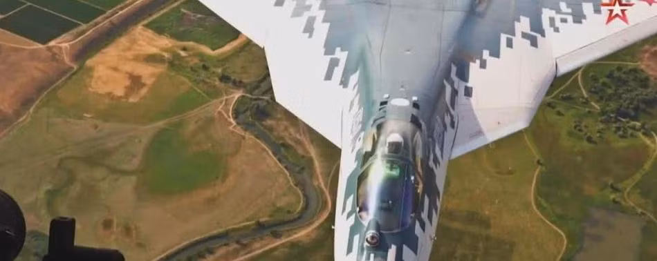 Tuy nhiên, theo đánh giá của một số chuyên gia quân sự độc lập, tính năng kỹ chiến thuật của Su-57 không thực sự hoàn hảo, nhất là trên khía cạnh tàng hình.