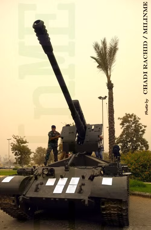 Tiran D30 là sự kết hợp của khung gầm xe tăng chủ lực Tiran và lựu pháo D30 (Liên Xô sản xuất). Kết cấu bên ngoài của D30 nhìn rất đơn giản, dễ chế tạo.