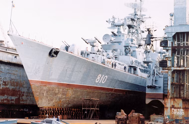 Chiếc tàu trực tiếp bắn cảnh cáo tàu Thổ Nhĩ Kỳ mang tên Smetlivy được khởi đóng năm 1967, chính thức biên chế tháng 9/1969. Nó hoạt động liên tục trong thành phần Hạm đội Biển Đen tới tận năm 1991 thì tạm dừng để sữa chữa, đại tu. Tới năm 1995, Smetlivy tái phục vụ với tổ hợp tên lửa Uran hiện đại. Hiện Smetlivy là chiếc tàu chiến Project 61 Kashin cuối cùng còn hoạt động trong Hải quân Nga.