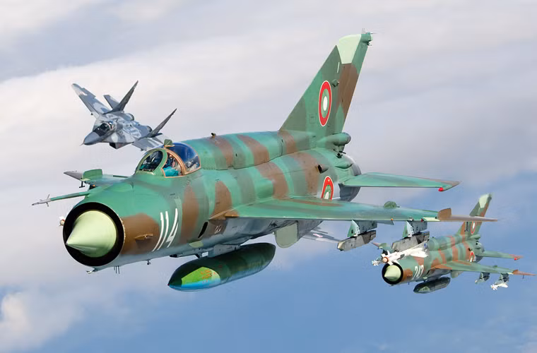 Tuong tan may bay chien dau MiG ky la nhat
