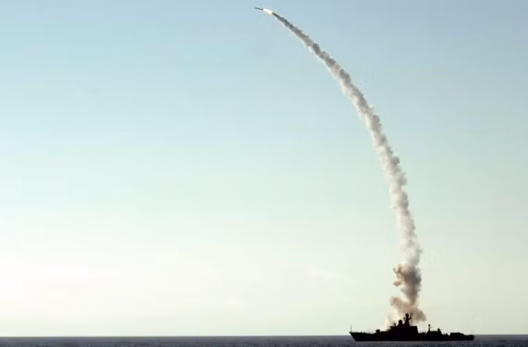 Tuy nhiên do hạn chế của các qui tắc xuất khẩu vũ khí thế giới, trên phiên bản xuất khẩu Klub-N có thể trang bị cho tàu chiến Gepard 3.9 của Việt Nam thì các đạn tên lửa sẽ bị cắt giảm tầm bắn xuống dưới 300km.