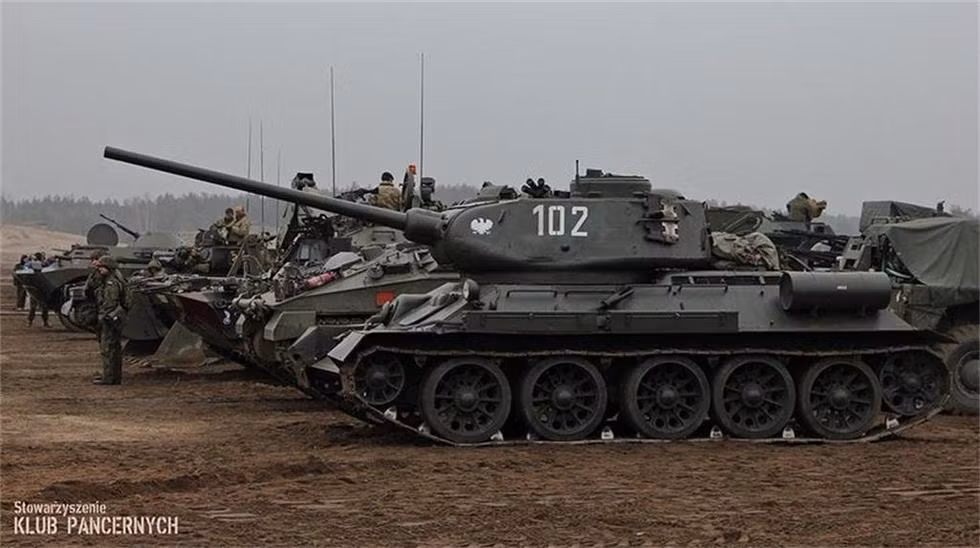 Giáp trước của T-34 dày khoảng 47mm, còn tháp pháo là 60mm, hai bên hông thân xe 40mm còn tháp pháo là 52mm.