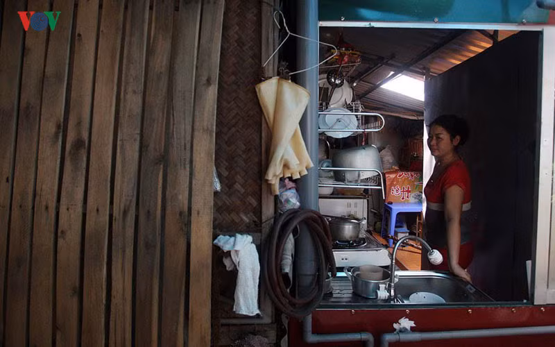 Đã nhiều lần thành phố Hà Nội có kế hoạch di dời các hộ dân này sang khu tái định cư để tiến hành xây dựng lại khu nhà này nhằm đảm bảo an toàn cho người dân, tuy nhiên điều này vẫn chưa thành hiện thực.