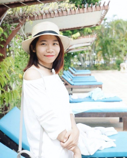 Thấy cô gái có năng khiếu hài hước, nên mọi người cũng bảo cô đi thi các chương trình hài. Thế nhưng cho đến thời điểm này Quyên chưa nghĩ tới điều đó.