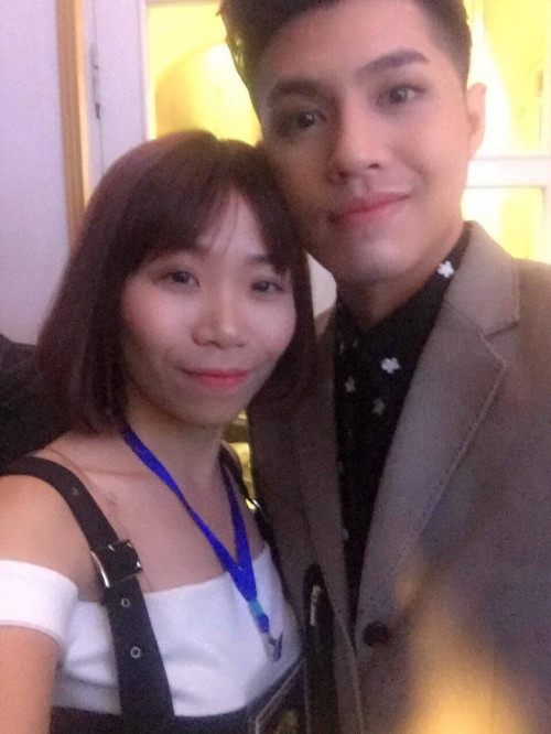 Công việc mà cô đang làm cũng thường xuyên được tiếp xúc với người nổi tiếng.