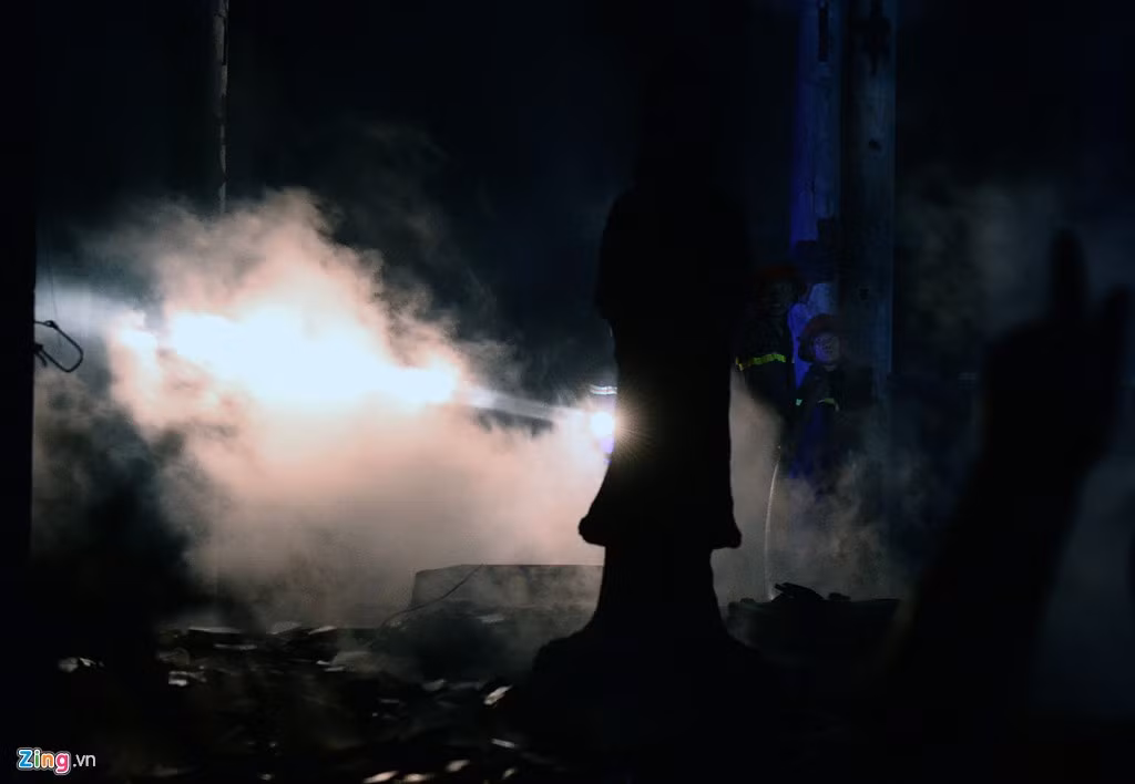 Tuy nhiên, do sức nóng bao phủ trước đó, bức tượng Phật Quan âm đã bị nứt.