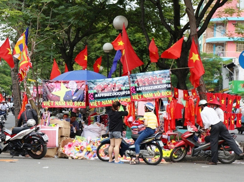 TP HCM: CDV Malaysia muon xuong duong mung tuyen Viet Nam thang AFF Cup 2018-Hinh-2
