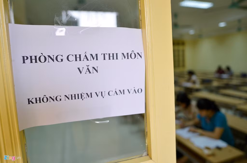 Trong hai ngày 13 và 14/7, Đại học Thủy lợi (Hà Nội) tiếp tục thực hiện các thủ tục kiểm tra, ghép điểm. PGS.TS Nguyễn Cảnh Thái, Phó hiệu trưởng cho biết, chiều 12/7, cụm thi số 3 đã hoàn thành chấm thi THPT quốc gia 2016.