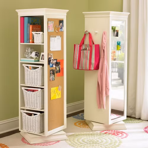 Tủ quần áo đa chức năng. Một tấm gương, giá sách, nơi chứa đồ...tất cả trong một. Thêm vào đó, tủ có thể quay, vì vậy bạn sẽ không cảm thấy nhàm chán.