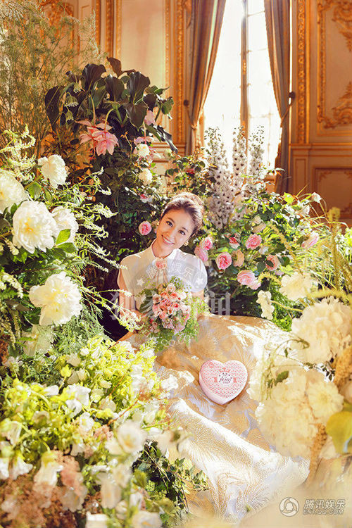 Nhiều fan tấm tắc trước vẻ đẹp và sự trẻ trung của Lâm Tâm Như dù cô đã thuộc thế hệ "gái già" U50.