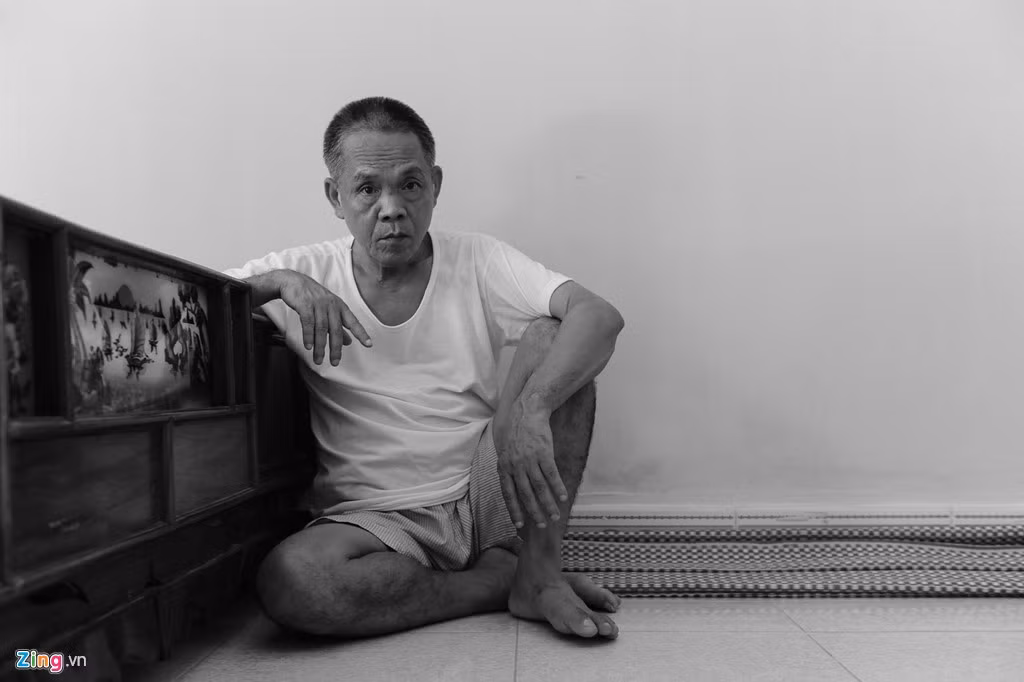 Sau khi đất nước giải phóng, 5 năm liền ông u mê với những cơn khóc cười trong trại điều dưỡng ở TP HCM. Bỗng một ngày, khi đang tiêm thì ông hô to, dõng dạc tên bố mẹ và địa chỉ quê quán. Bác sĩ điều trị liền ghi lại và viết thư về cho gia đình. Không tin đây là sự thực vì đã lập bàn thờ 5 năm, người mẹ nhờ bác sĩ chụp cho một tấm ảnh làm tin. Khi nhận được ảnh một thương binh già nua, xộc xệch, nét mặt ngơ ngơ nhưng bà vẫn nhận ra con. Ngay lập tức, bà đã đưa con về miền Bắc để điều trị. 