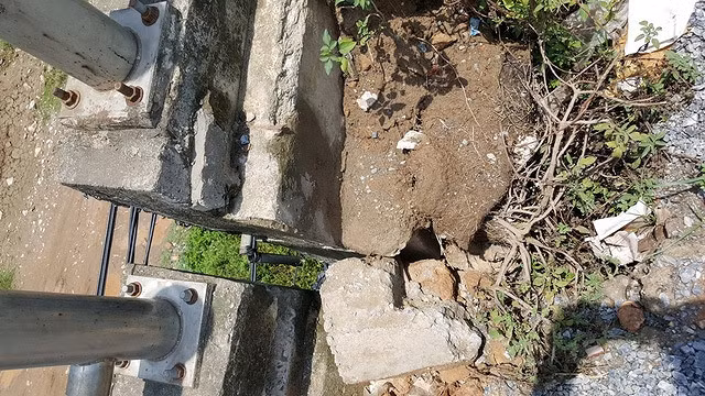 Công trình trông như còn dang dở