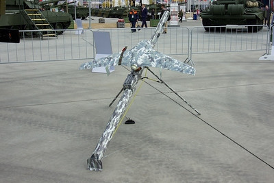 Điều đặc biệt là UAV Eleron đã được Nga rất tích cực vận hành tại Syria trong thời gian qua, nhất là những chuyến bay tầm thấp trên đường cao tốc Aleppo-Latakia (M-4), Tây Bắc Idlib, Bắc Aleppo và Bắc Al-Raqqa.