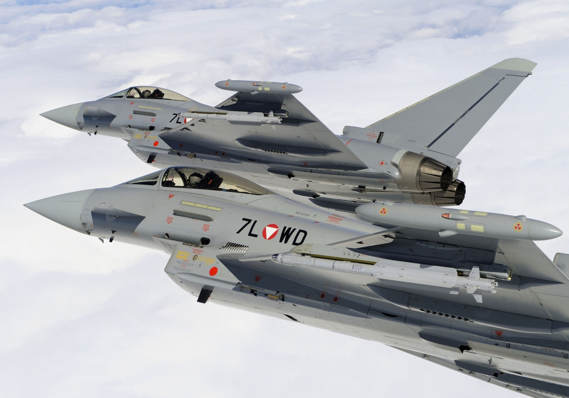 Không quân Áo dự định loại bỏ các tiêm kích Eurofighter Typhoon không phải do tính năng hạn chế hay chi phí vận hành quá cao mà là những bê bối tham nhũng của Tập đoàn Airbus Defense &amp; Space trong việc bán máy bay chiến đấu Eurofighter Typhoon cho Áo vào năm 2003.
