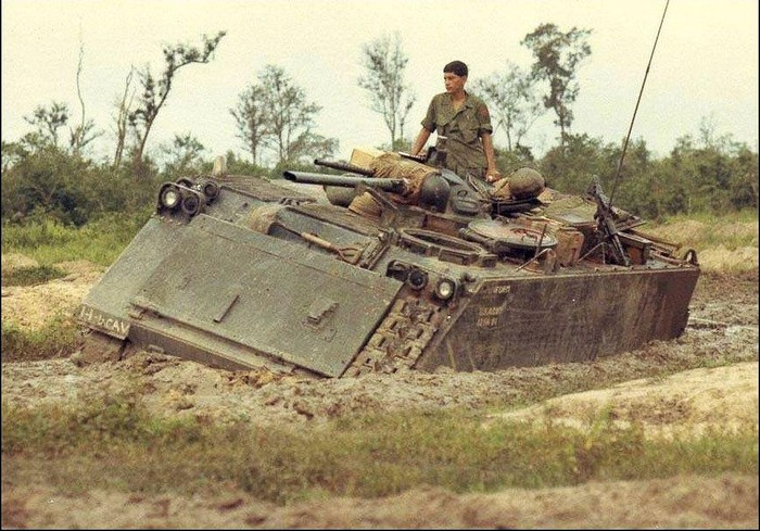 Những xe bọc thép phun lửa M132A1 Zippo này chỉ được Mỹ sản xuất khoảng hơn 300 chiếc và phân bổ trên khắp hành tinh, rất nhỏ bé so với tổng số lượng hàng chục ngàn xe M113 xuất xưởng.