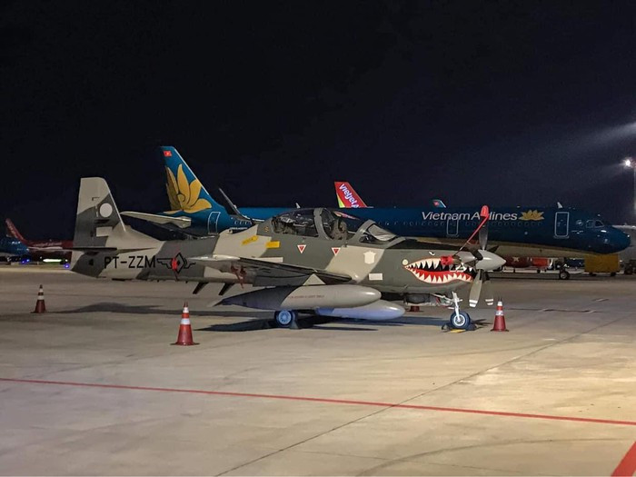 Những hình ảnh về các "máy bay bà già" này đã được đăng tải trên nhiều trang thông tin trong cũng như ngoài nước và thu hút sự quan tâm sâu sắc của giới truyền thông, vậy mục đích của phi đội A29 Super Tucano này là gì?