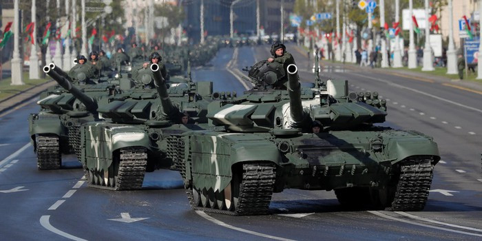 Các chuyên gia lưu ý rằng nỗi sợ hãi của Tổng thống Belarus Lukashenka hoặc là xa vời, hoặc chỉ là một nỗ lực để “đánh lừa” Nga và công dân của nước này.