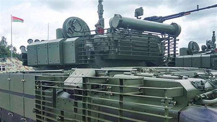 Thậm chí chính quyền Belarus còn cáo buộc rằng NATO triển khai động thái gây sức ép bằng quân sự, khi dồn tới sát biên giới nước này những đơn vị tác chiến với nhiều xe tăng, xe bọc thép hiện đại.