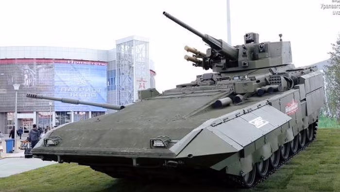 Trước thông tin nghi ngờ về T-15 BMPT, các chuyên gia tin rằng xe tăng T-14 Armata cũng có thể không được thử nghiệm ở Syria, mặc dù không có tuyên bố chính thức nào từ Bộ Quốc phòng Nga về loại xe tăng nặng nhất của mình.