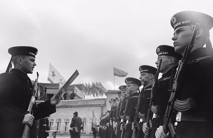 Các thủy thủ của Hạm đội Biển Đen tuyên thệ tại một buổi lễ trang trọng, năm 1973.