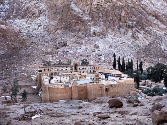 Tu viện Saint Catherine được bao quanh bởi bức tường khổng lồ, vô cùng kiên cố.