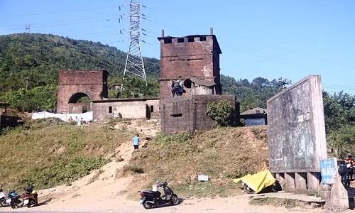 Từ ngày 5/5 đến ngày 3/9, khu di tích lịch sử cấp quốc gia Hải Vân quan nằm giữa địa phận thị trấn Lăng Cô (huyện Phú Lộc, Thừa Thiên - Huế ) và phường Hòa Hiệp Bắc (quận Liên Chiểu, TP Đà Nẵng) sẽ được tiến hành khai quật phục vụ công tác khảo cổ trên diện tích 600m2 theo quyết định của Bộ VH – TT&DL. Đến nay, sau hơn 10 ngày khai quật khảo cổ tại đây bắt đầu phát lộ những vết tích xa xưa của công trình này. Từ ngày 5/5 đến ngày 3/9 theo quyết định của Bộ VH-TT&DL di tích cấp Quốc gia sẽ được tiến hành khai quật.