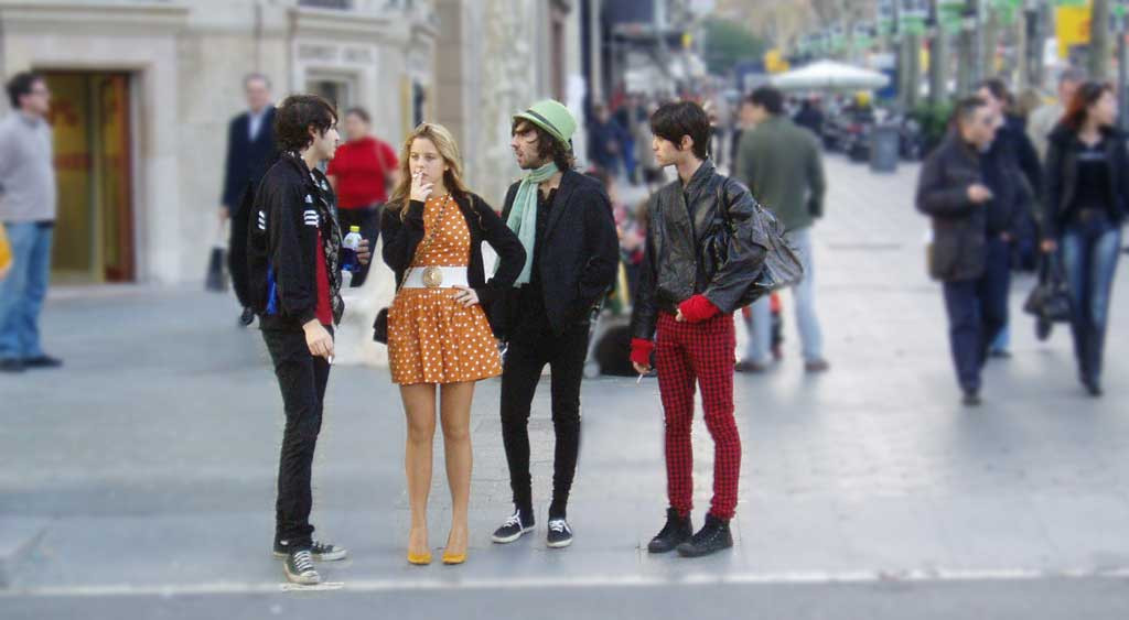 Một người lạ có thể ảnh hưởng đến hành vi của bạn là một trong những hiệu ứng tâm lý nổi tiếng thế giới xảy ra khá phổ biến trong cuộc sống.