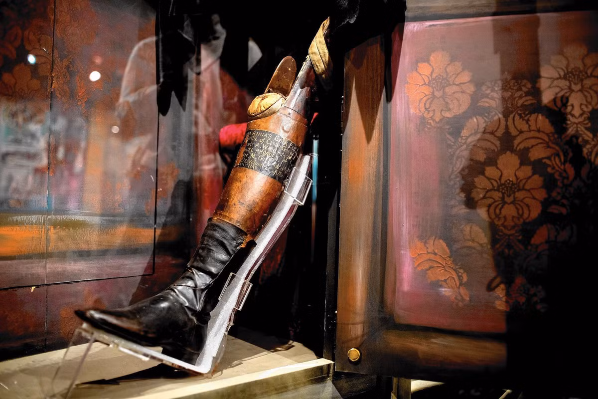 Tướng Santa Anna của Mexico từng tổ chức một tang lễ mang tầm cỡ quốc gia để vinh danh chiếc chân cụt của ông.